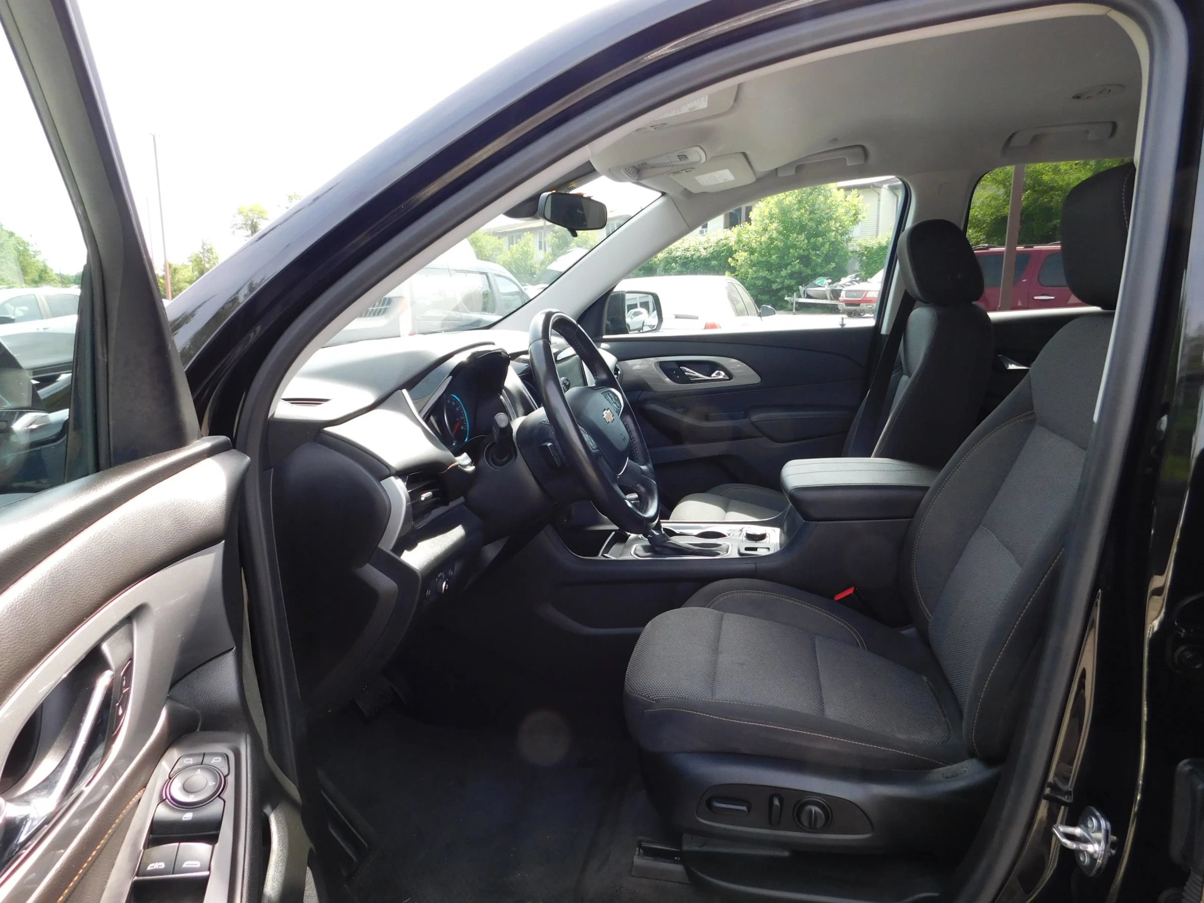 Used 2020 Chevrolet Traverse LT w/ Driver Confidence II Package AWD/4WD image 15