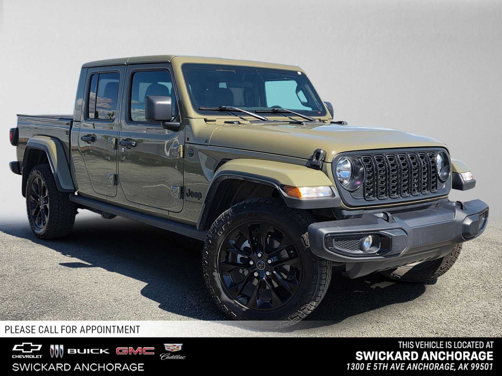 Used 2025 Jeep Gladiator Sport AWD/4WD image 1