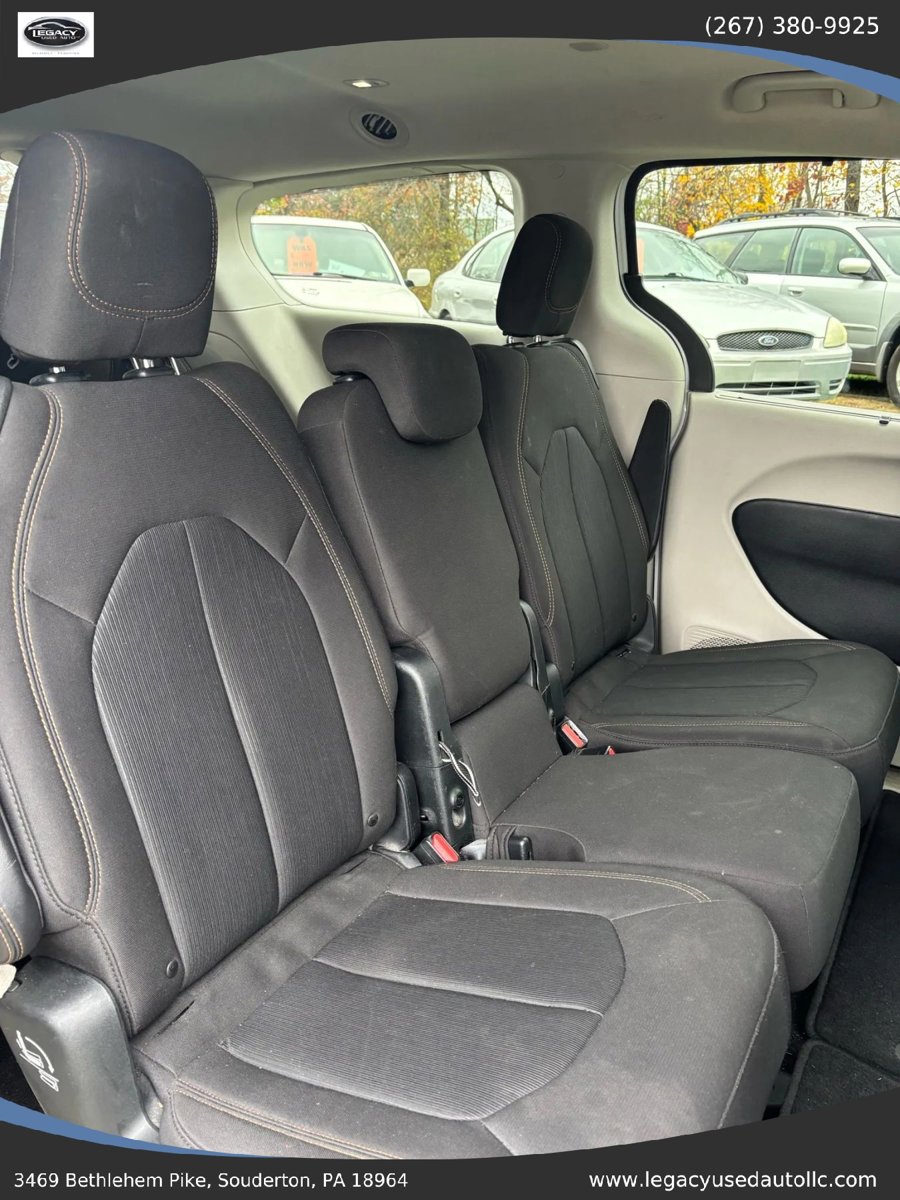 Used 2018 Chrysler Pacifica Touring Plus w/ Tire & Wheel Group FWD image 21