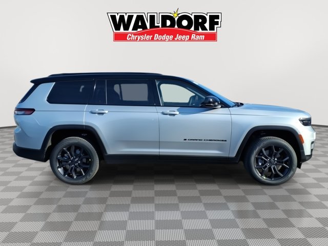 New 2025 Jeep Grand Cherokee 4WD image 2