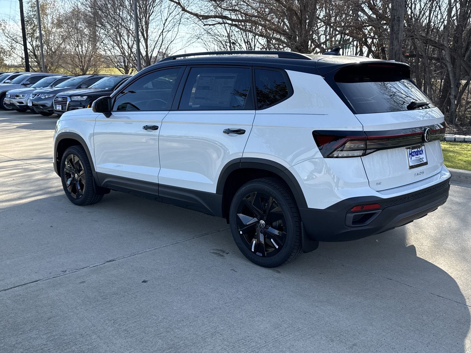 Certified 2025 Volkswagen Taos SE image 36