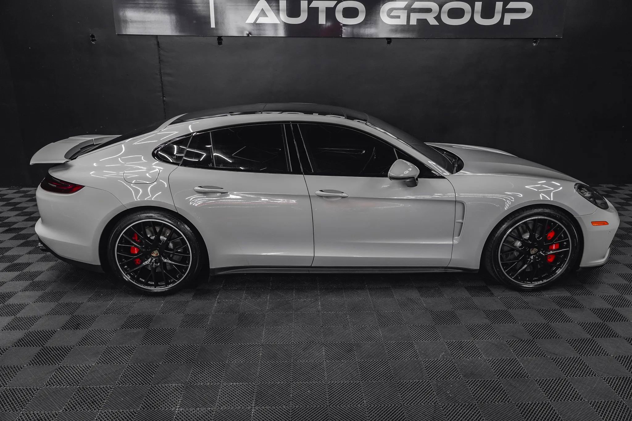 Used 2017 Porsche Panamera Turbo image 16