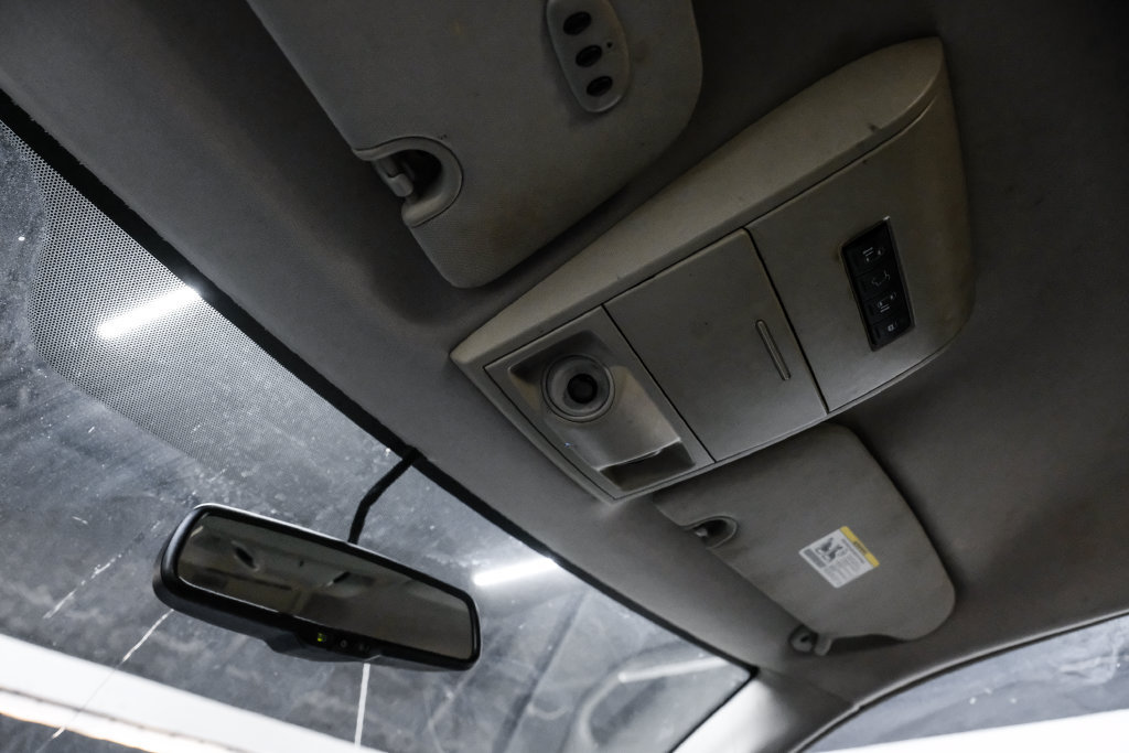 Used 2015 Chrysler Town & Country Touring w/ Driver Convenience Group FWD image 30