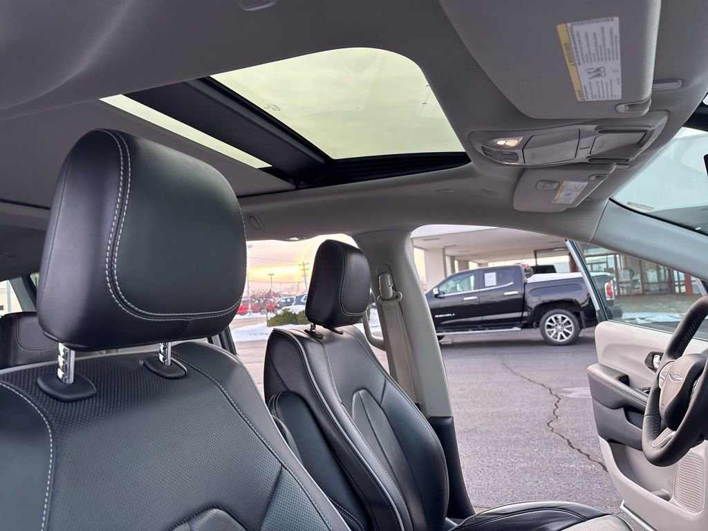 Used 2024 Chrysler Pacifica Limited FWD image 39