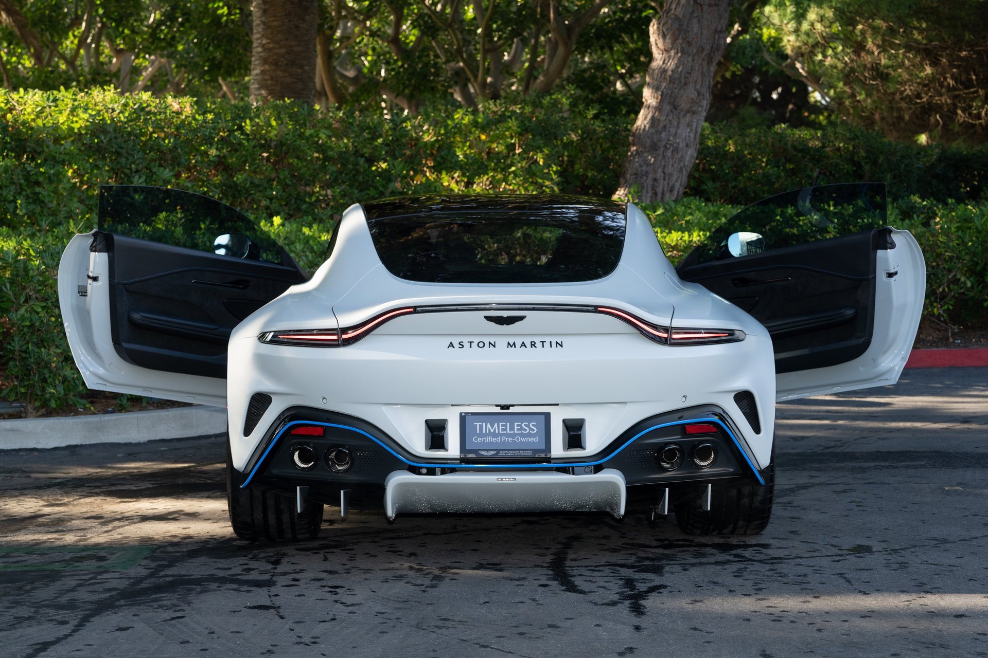 Used 2025 Aston Martin V8 Vantage Coupe image 7