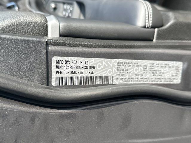 New 2025 Jeep Grand Cherokee Limited w/ Luxury Tech Group II image 28