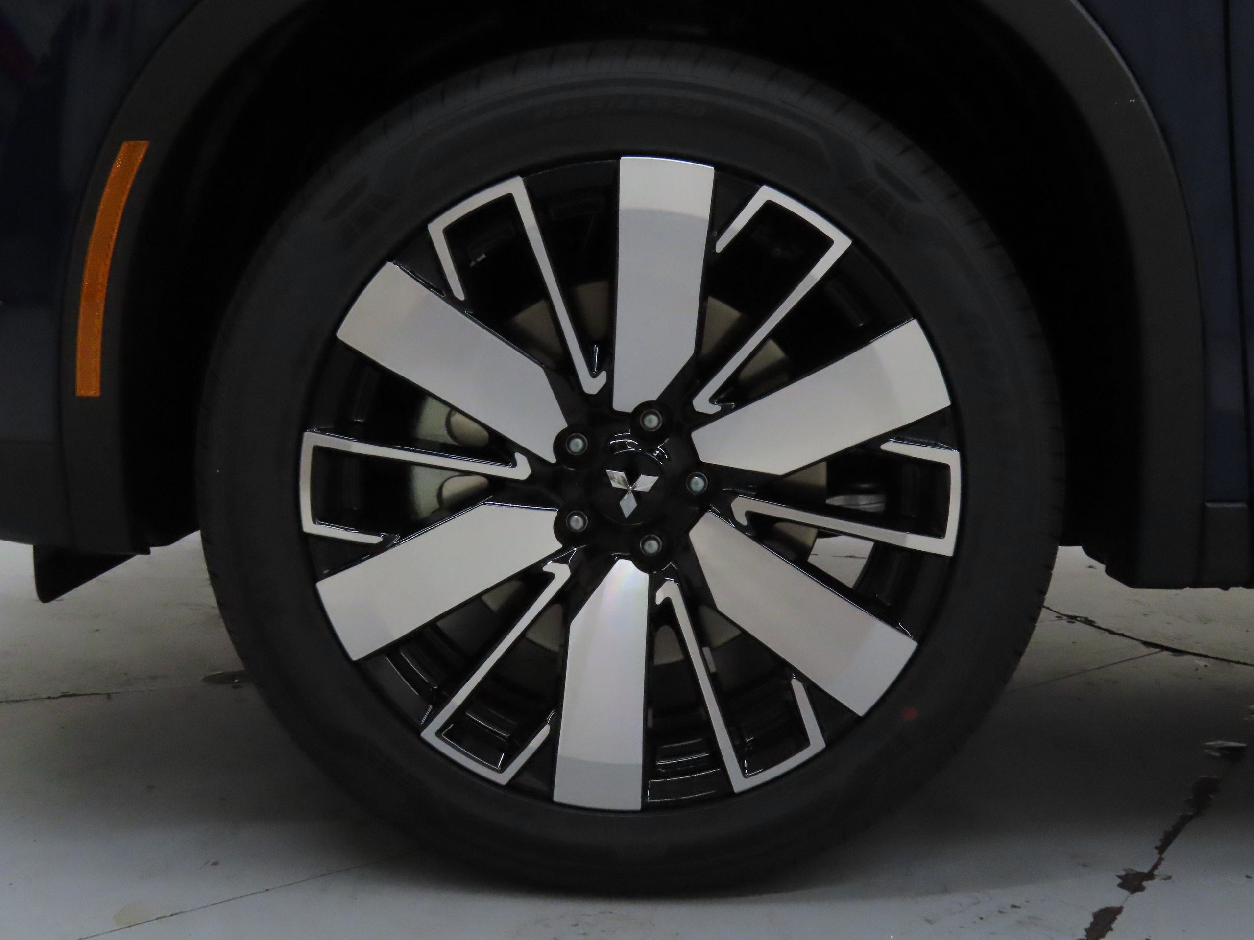 New 2025 Mitsubishi Outlander SE image 27