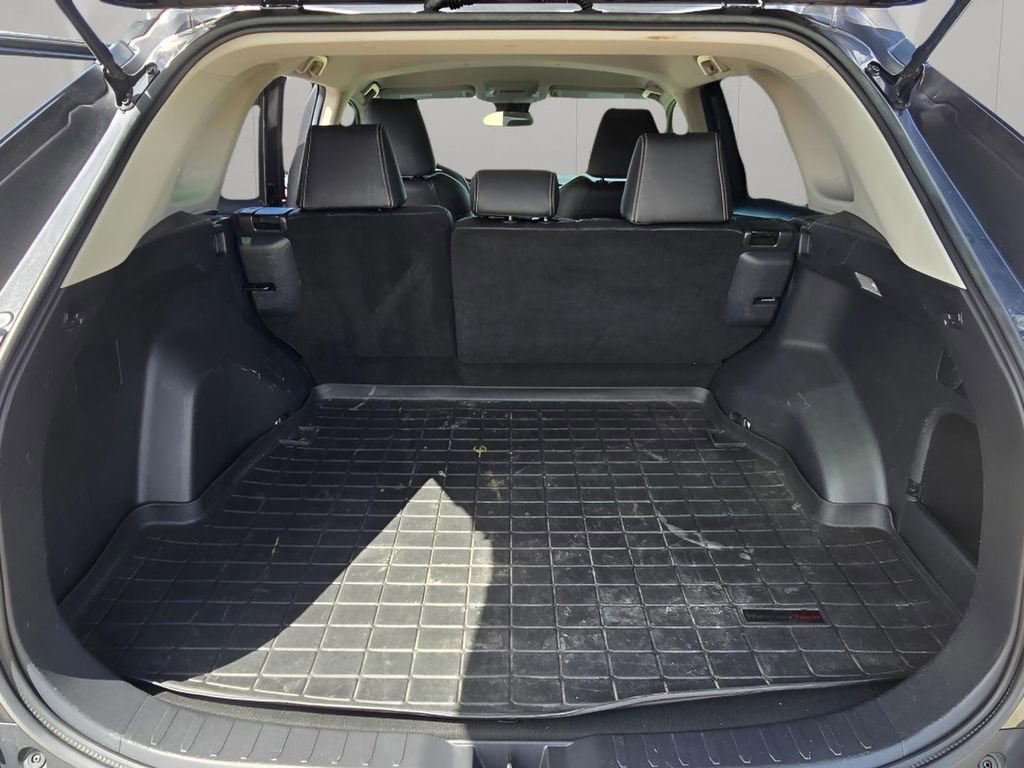 Used 2021 Toyota RAV4 XLE AWD/4WD image 9