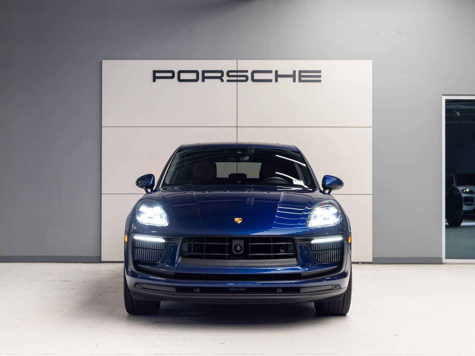Certified 2023 Porsche Macan S AWD/4WD image 10