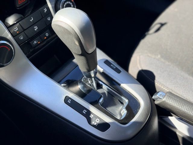 Used 2016 Chevrolet Cruze LT FWD image 12