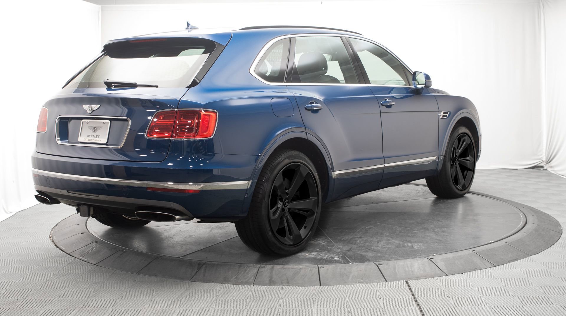 Used 2018 Bentley Bentayga Activity AWD/4WD image 3