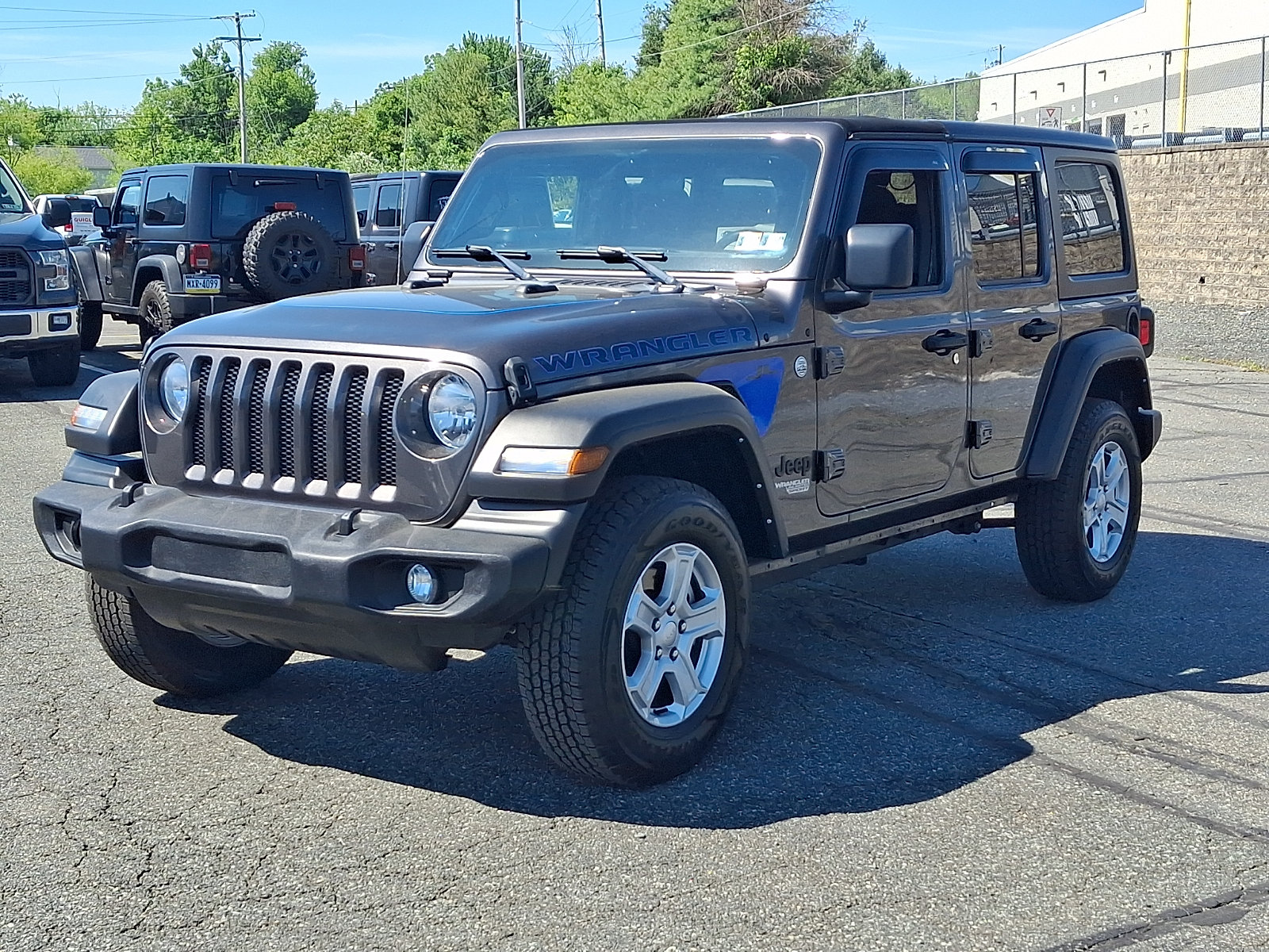 Used 2021 Jeep Wrangler 4WD Unlimited Sport image 3
