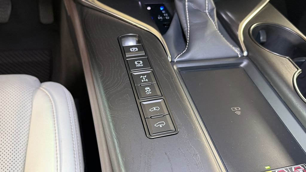 Certified 2024 Lexus LX 600 4WD w/ Appearance Package image 29