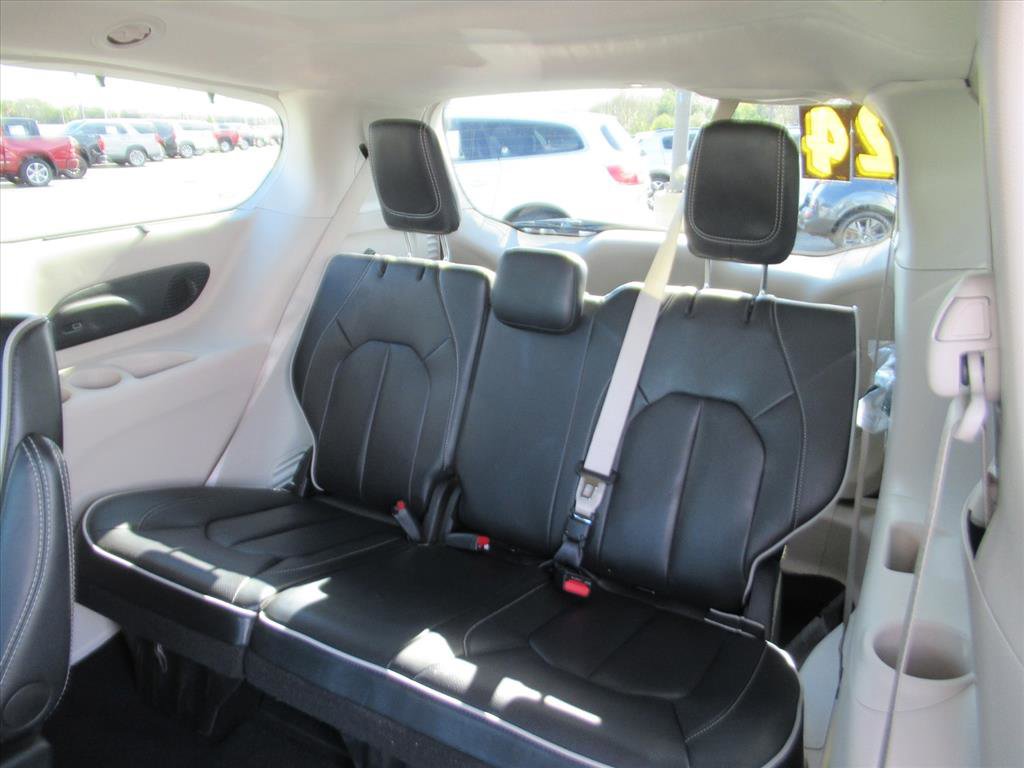 Used 2024 Chrysler Pacifica Limited image 32
