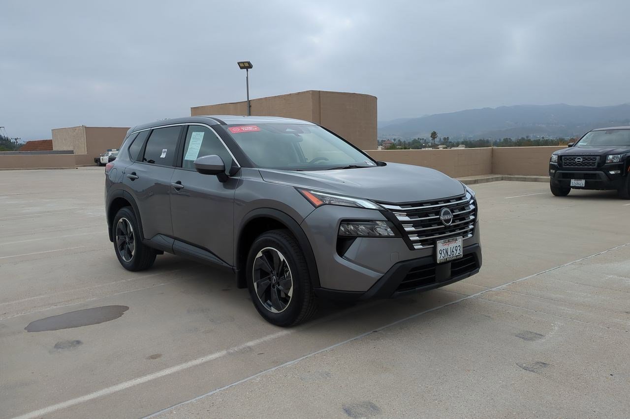 Certified 2025 Nissan Rogue SV image 3