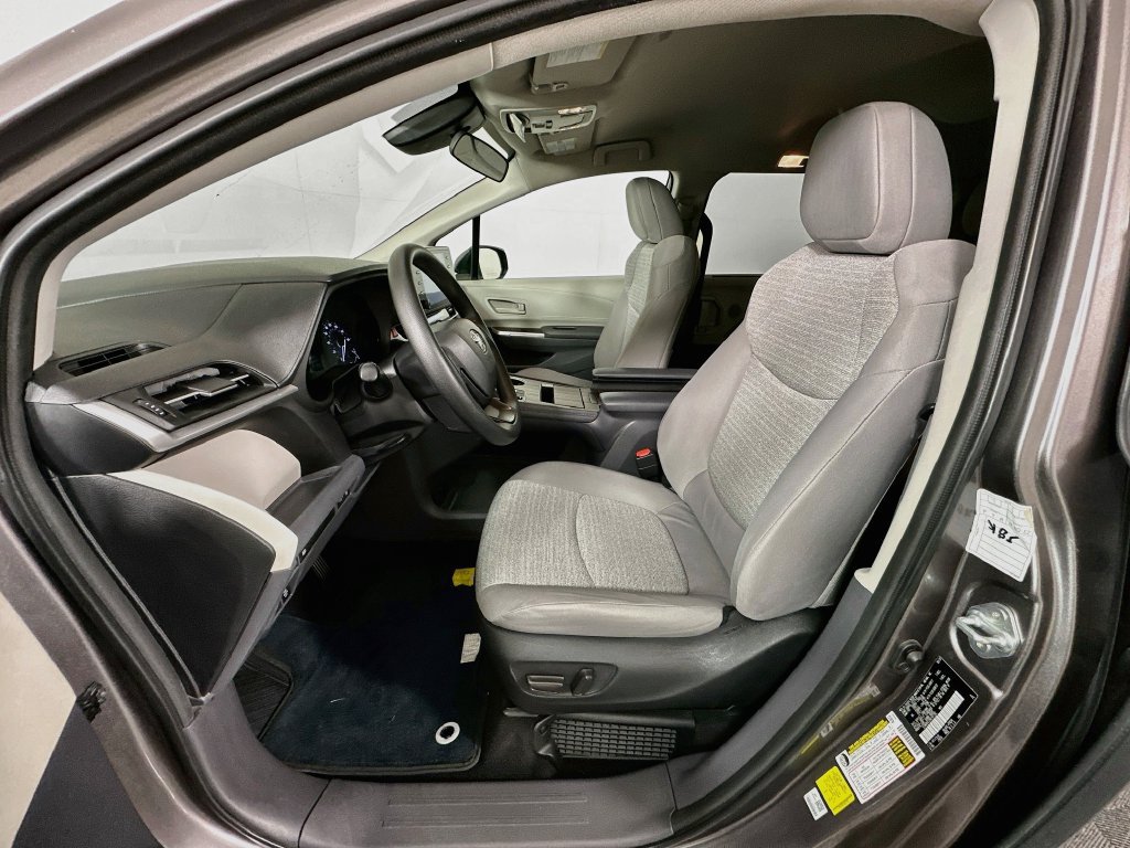 Certified 2022 Toyota Sienna LE FWD image 20