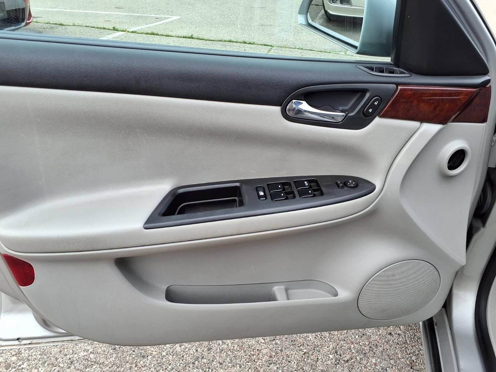 Used 2007 Chevrolet Impala LT FWD image 13