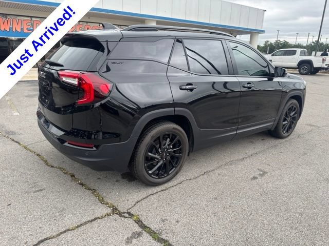 Used 2024 GMC Terrain SLT w/ Elevation Edition FWD image 3