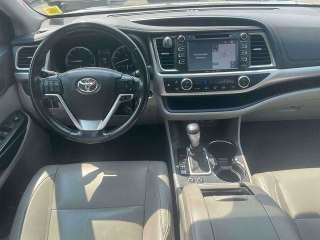 Used 2017 Toyota Highlander XLE AWD/4WD image 16