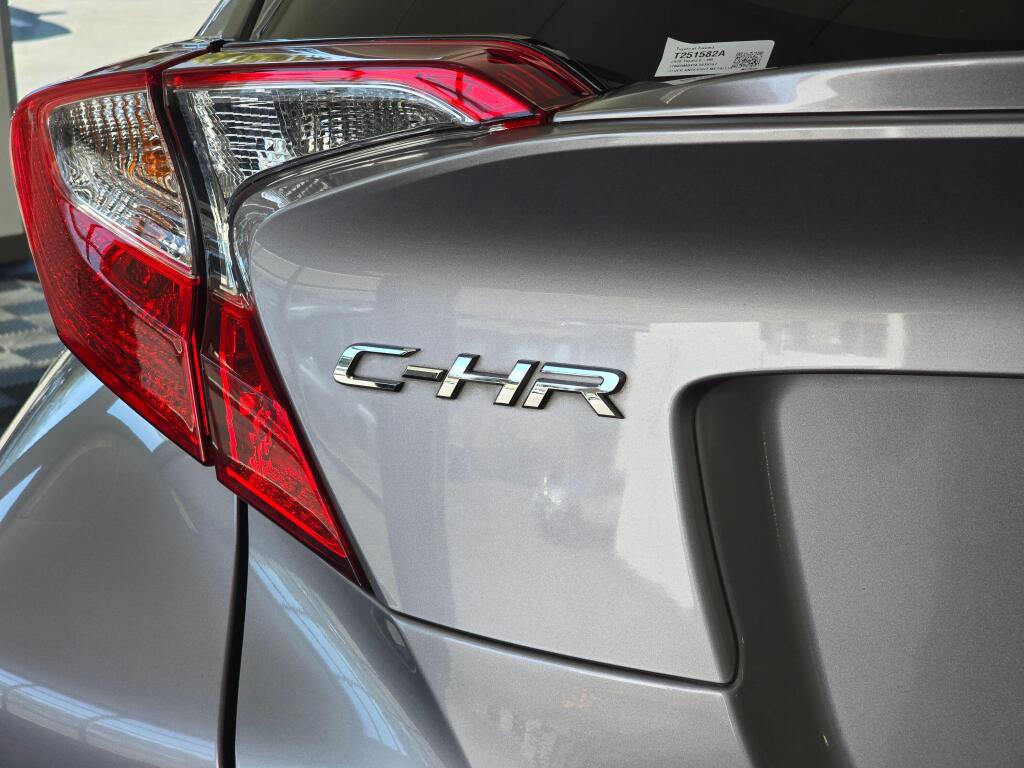 Used 2020 Toyota C-HR XLE image 13