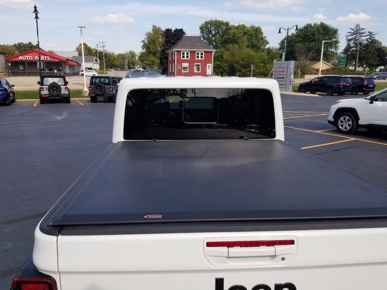 Used 2021 Jeep Gladiator Overland AWD/4WD image 8