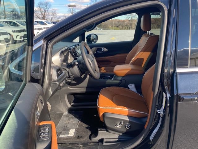 New 2026 Chrysler Pacifica Pinnacle AWD/4WD image 16