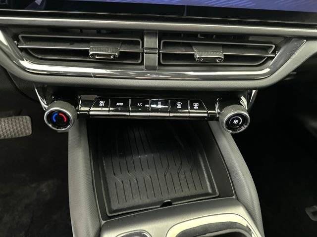 Used 2024 Chevrolet Equinox EV RS image 23