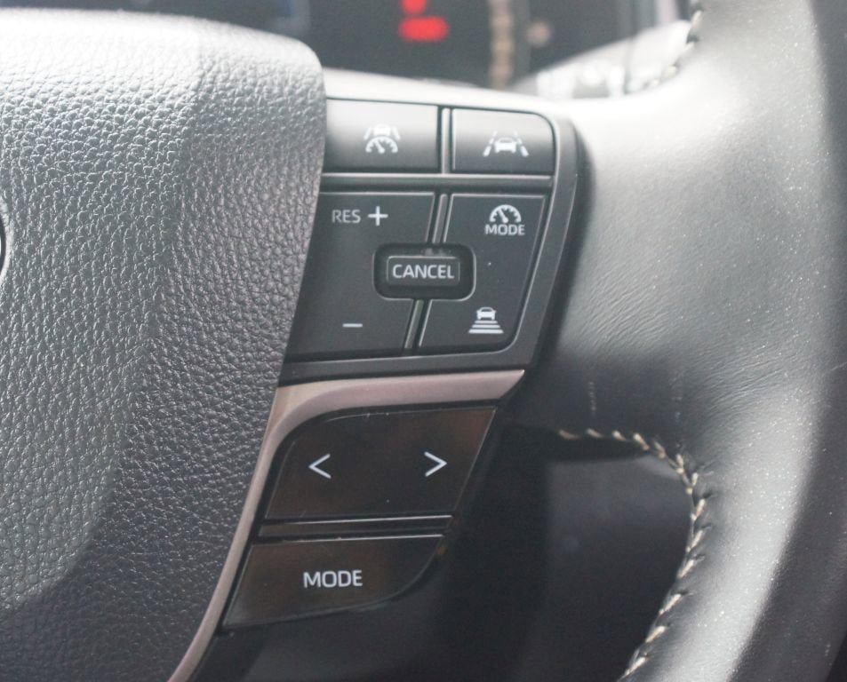 Used 2025 Toyota Camry SE FWD image 10