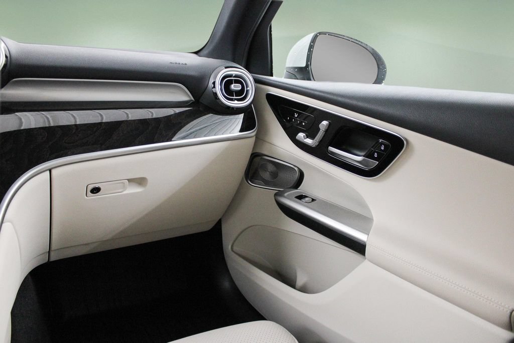 Used 2025 Mercedes-Benz GLC 300 image 20