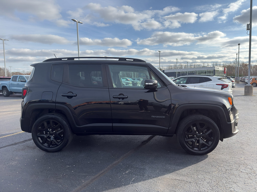 Used 2016 Jeep Renegade Latitude image 4