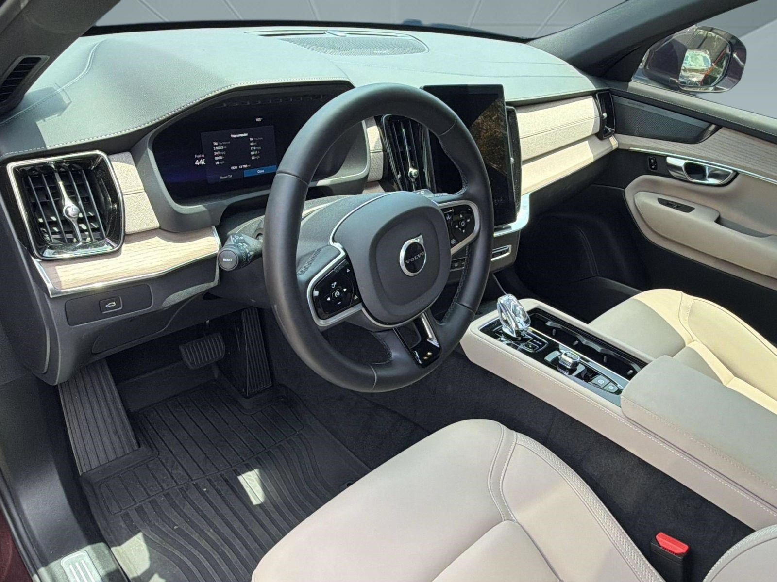 Certified 2025 Volvo XC90 B5 Plus w/ Protection Package Premier AWD/4WD image 30