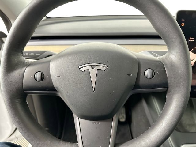 Used 2022 Tesla Model Y Long Range image 18