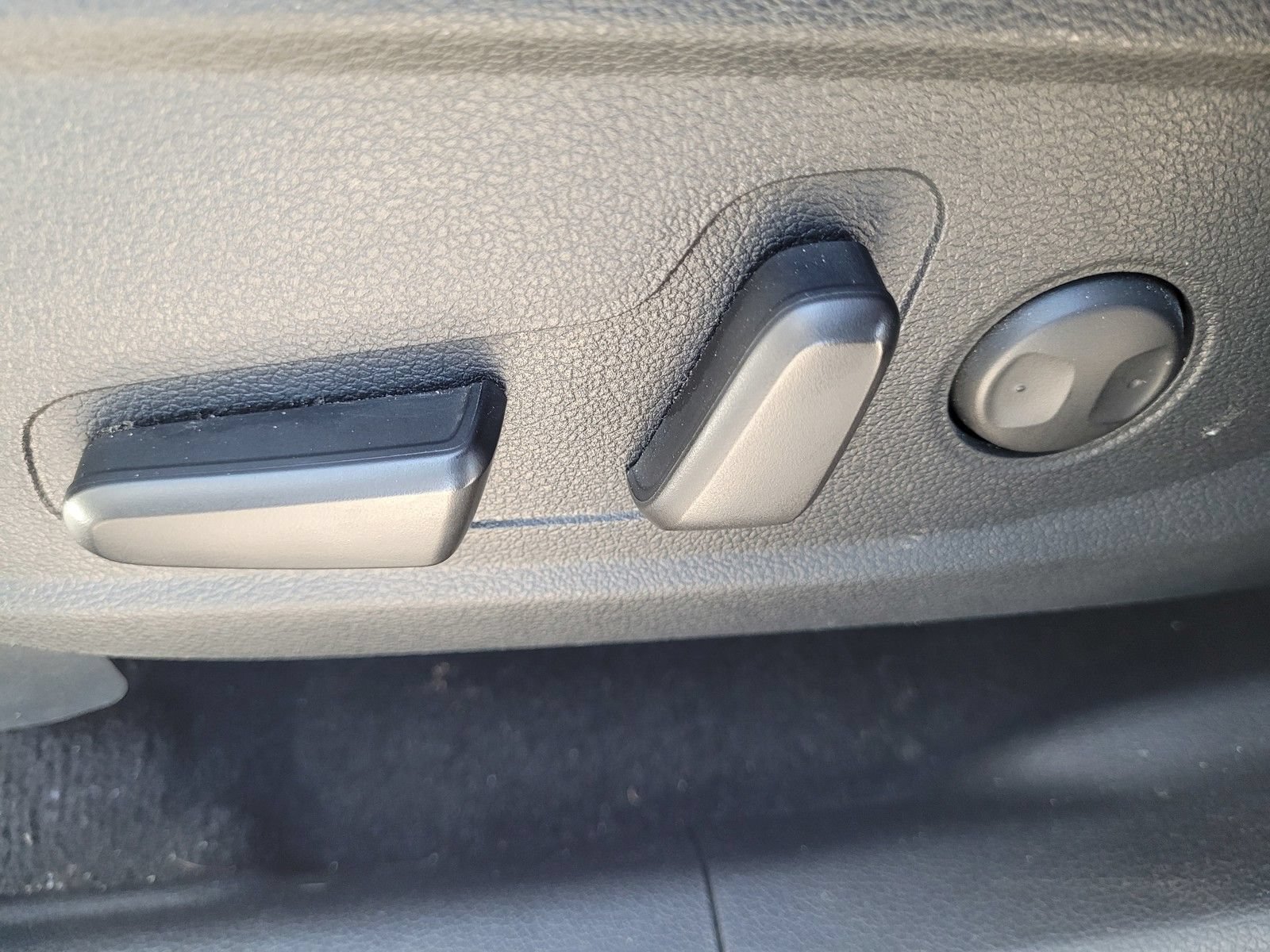 Used 2020 Hyundai Santa Fe SEL FWD image 13