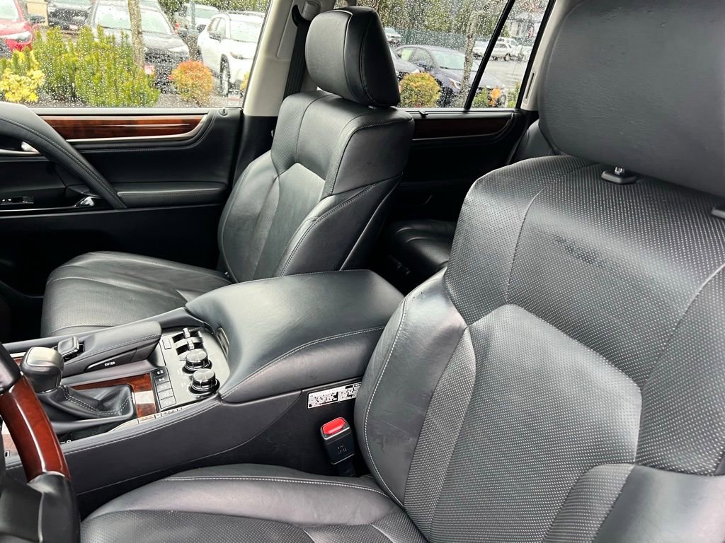 Used 2021 Lexus LX 570 4WD w/ Luxury Package image 14