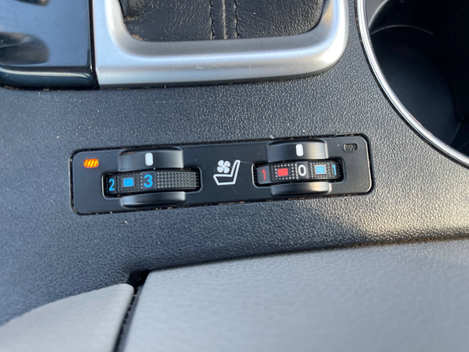 Used 2019 Toyota Highlander Limited Platinum FWD image 38