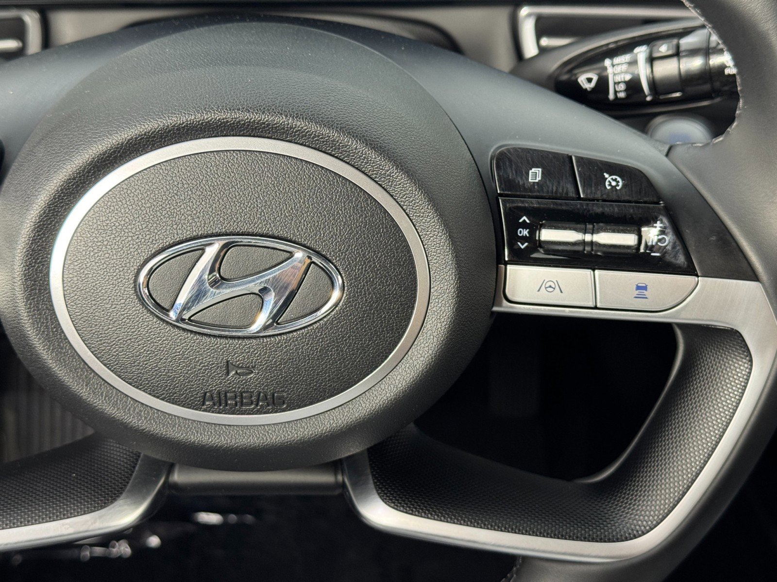 Used 2021 Hyundai Elantra Limited w/ Cargo Package image 22