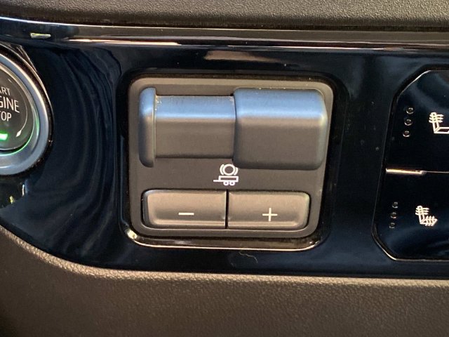 Used 2025 GMC Sierra 1500 SLT AWD/4WD image 28
