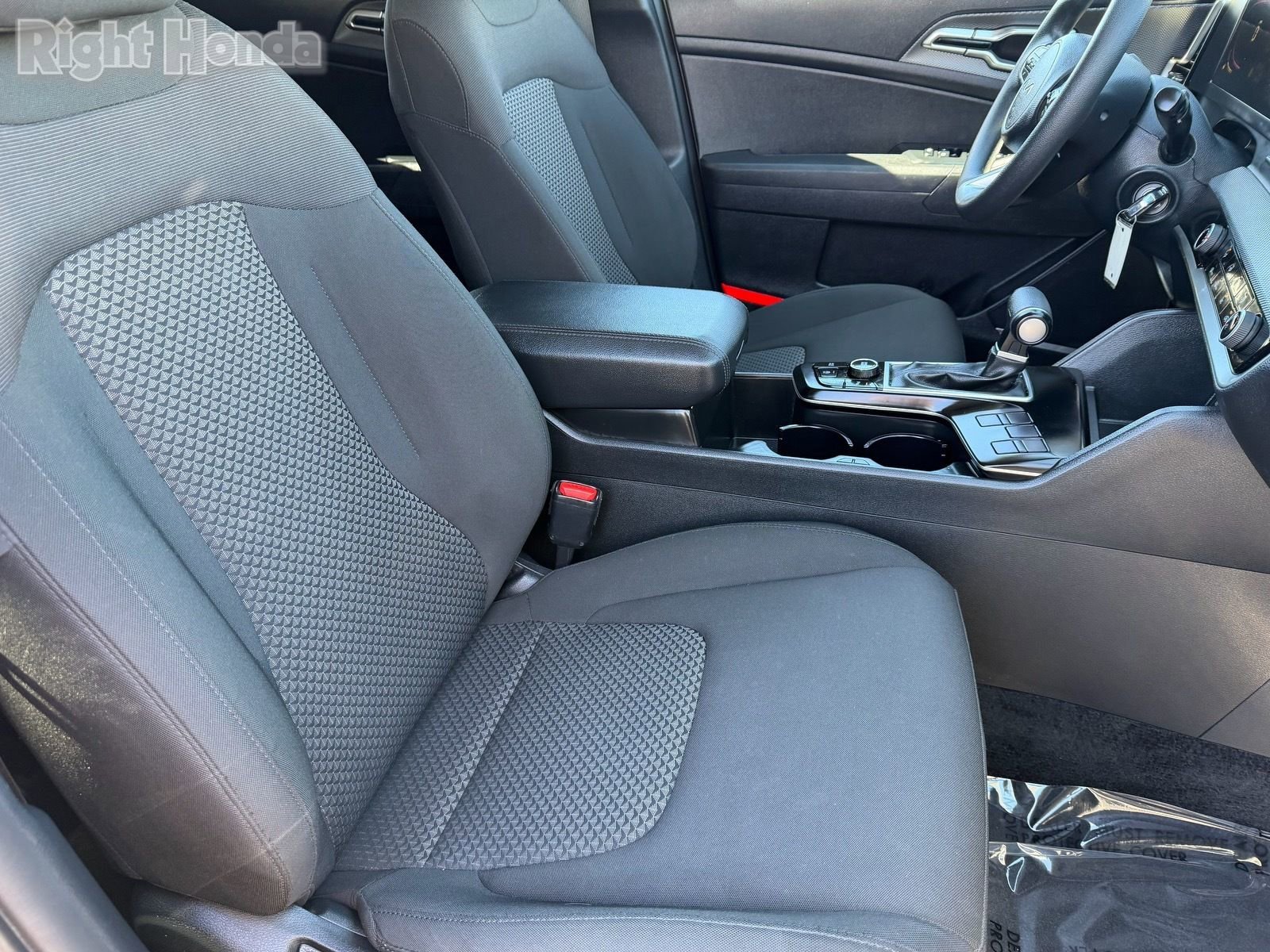 Used 2025 Kia Sportage LX image 12