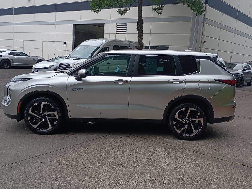 Used 2023 Mitsubishi Outlander 4WD Plug-In Hybrid image 7