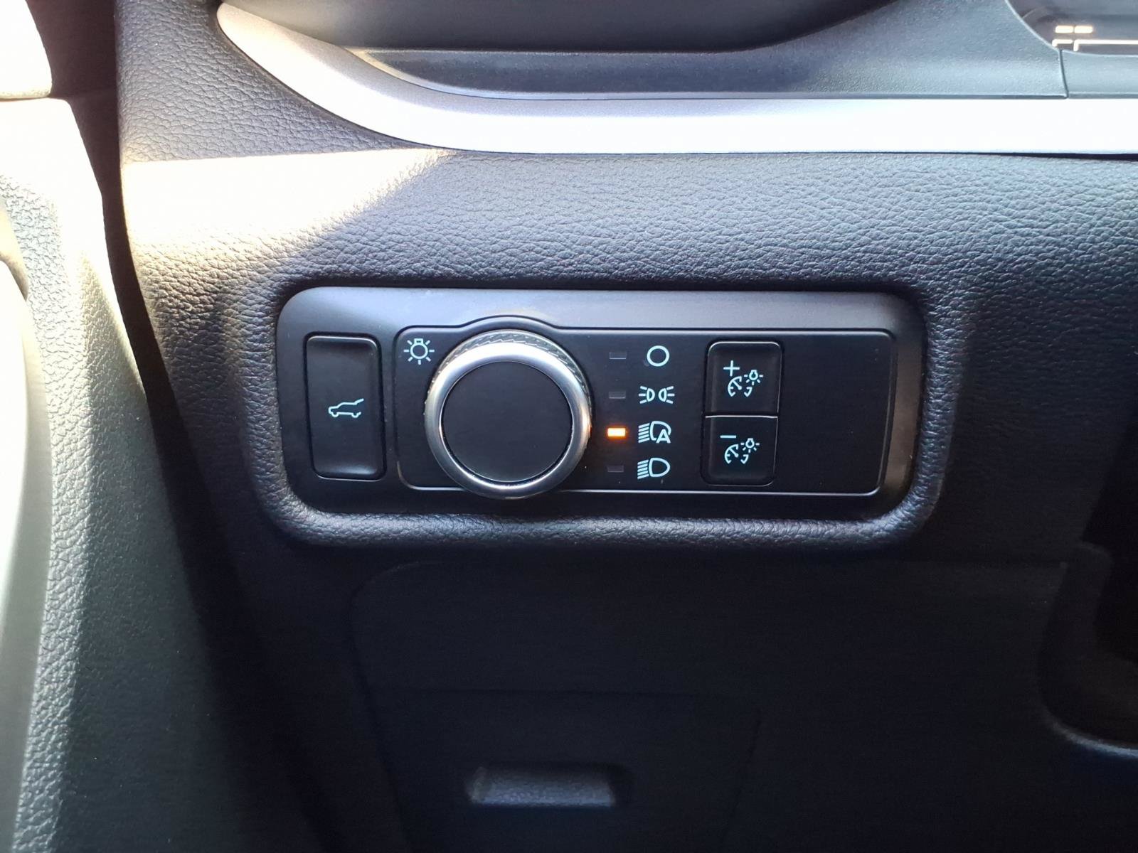 Used 2023 Ford Explorer XLT AWD/4WD image 15