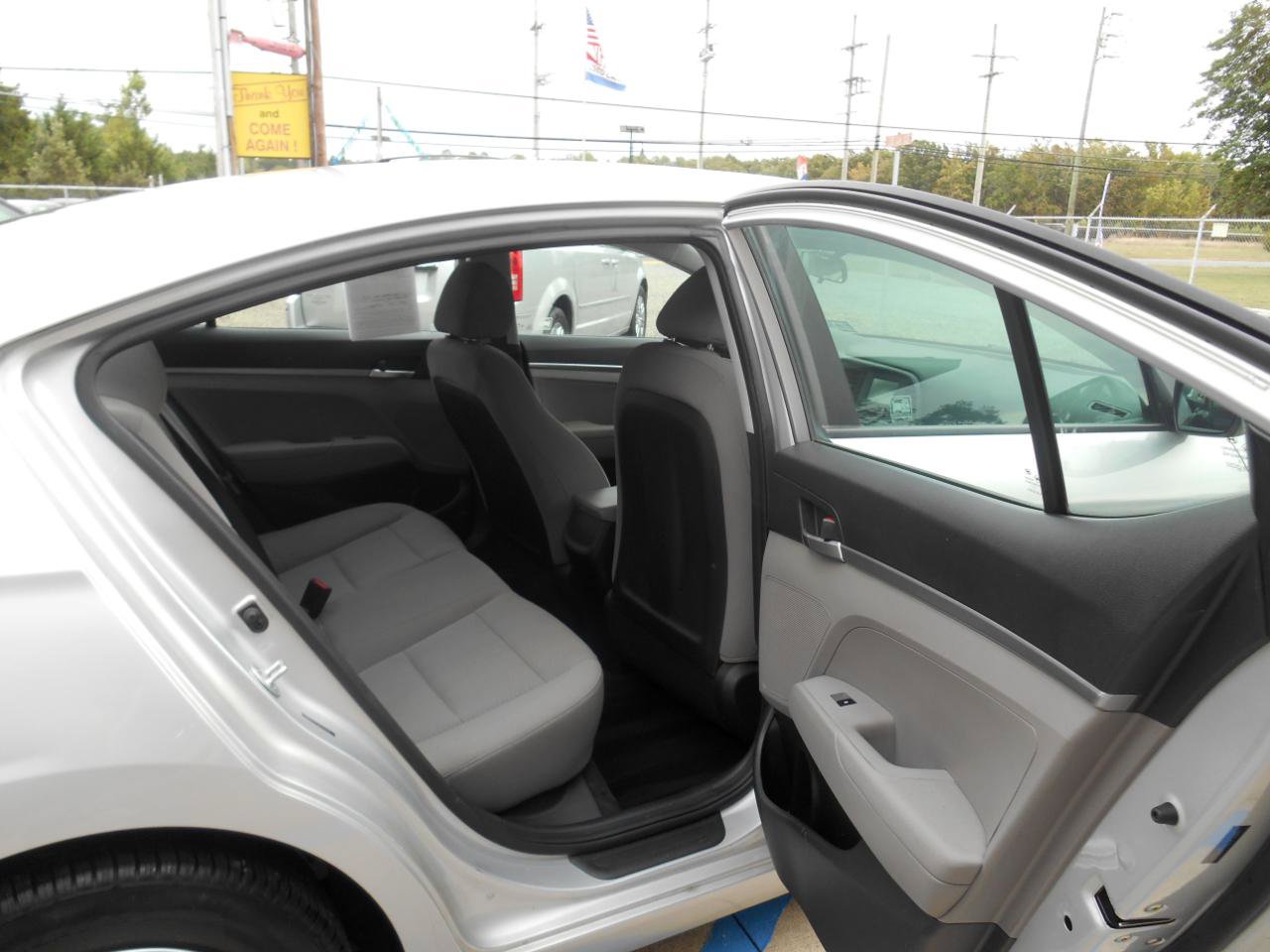 Used 2019 Hyundai Elantra SE FWD image 9