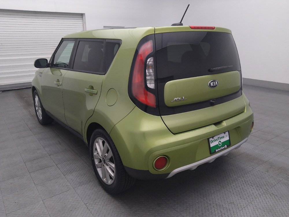 Used 2017 Kia Soul + image 5