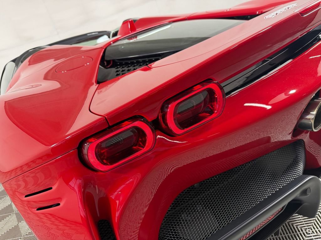 Used 2023 Ferrari SF90 Spider image 10