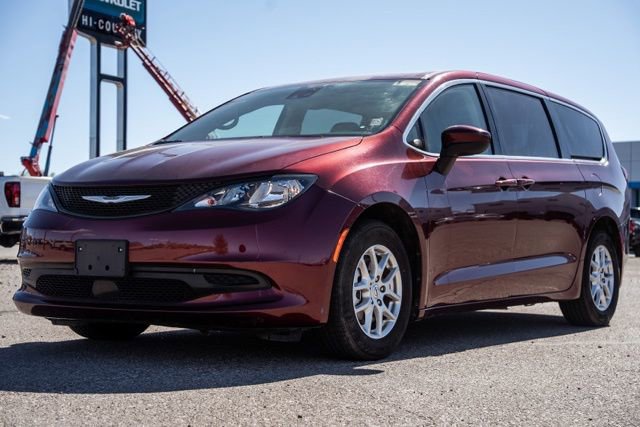 Used 2023 Chrysler Voyager LX FWD image 1