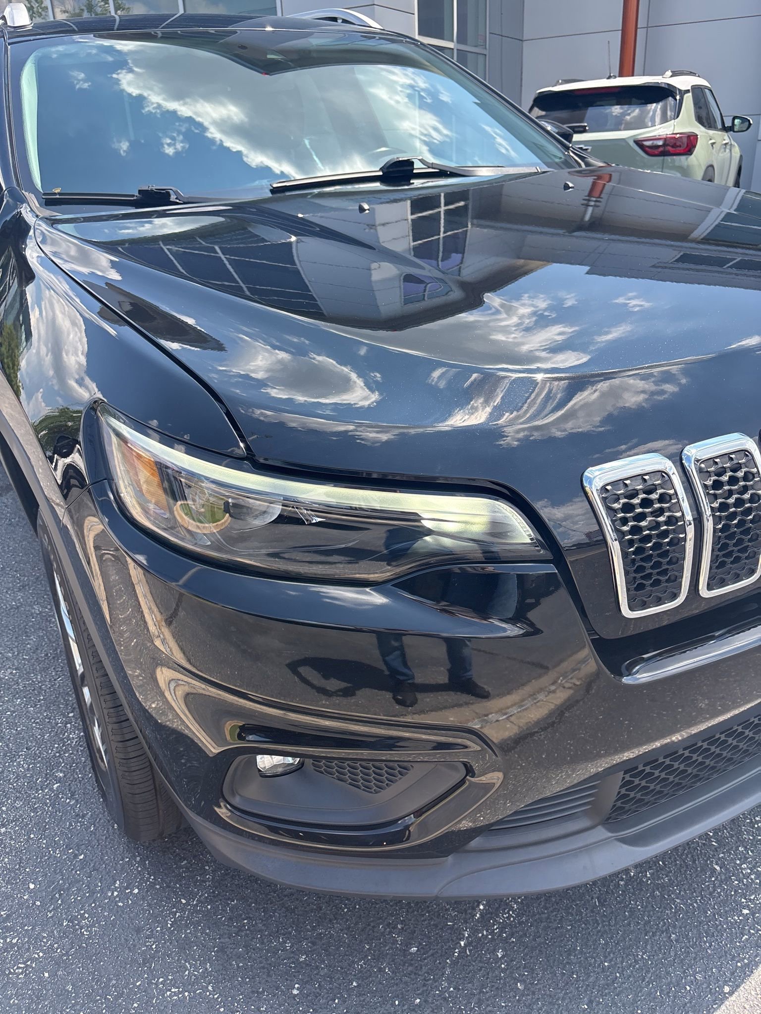 Used 2021 Jeep Cherokee Latitude Lux w/ Comfort/Convenience Group image 12