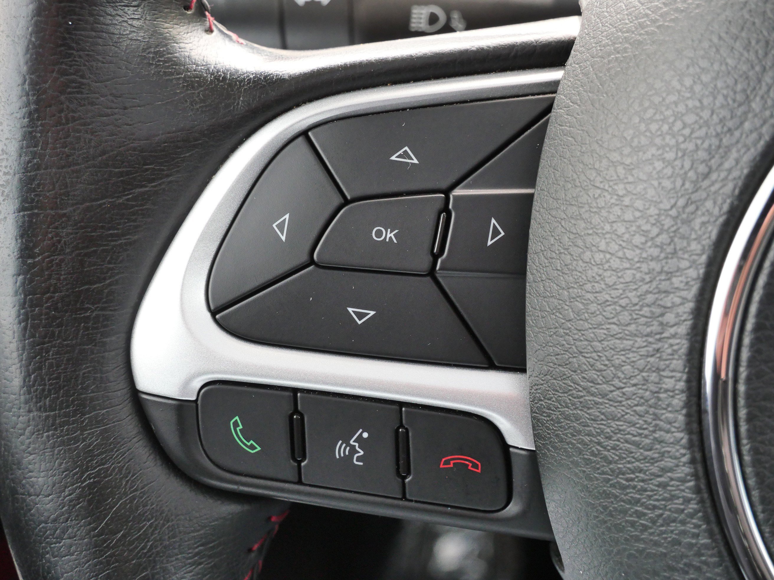 Used 2019 Jeep Renegade Trailhawk AWD/4WD image 32