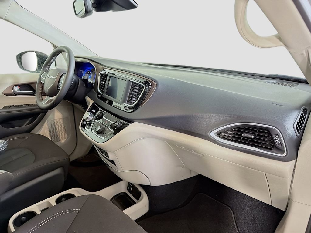 Used 2024 Chrysler Voyager LX image 30