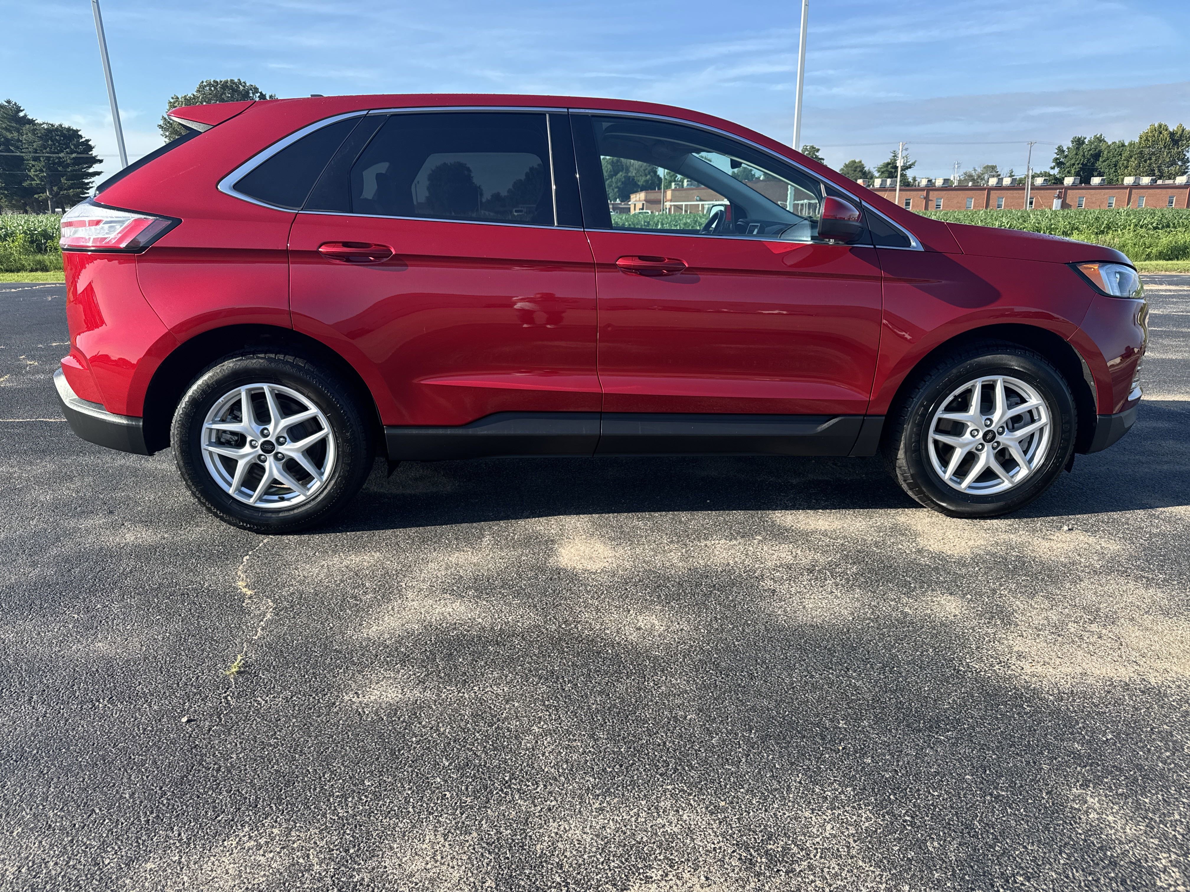 Used 2023 Ford Edge SEL image 6