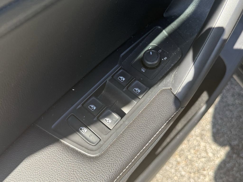 Used 2022 Volkswagen Tiguan S image 10