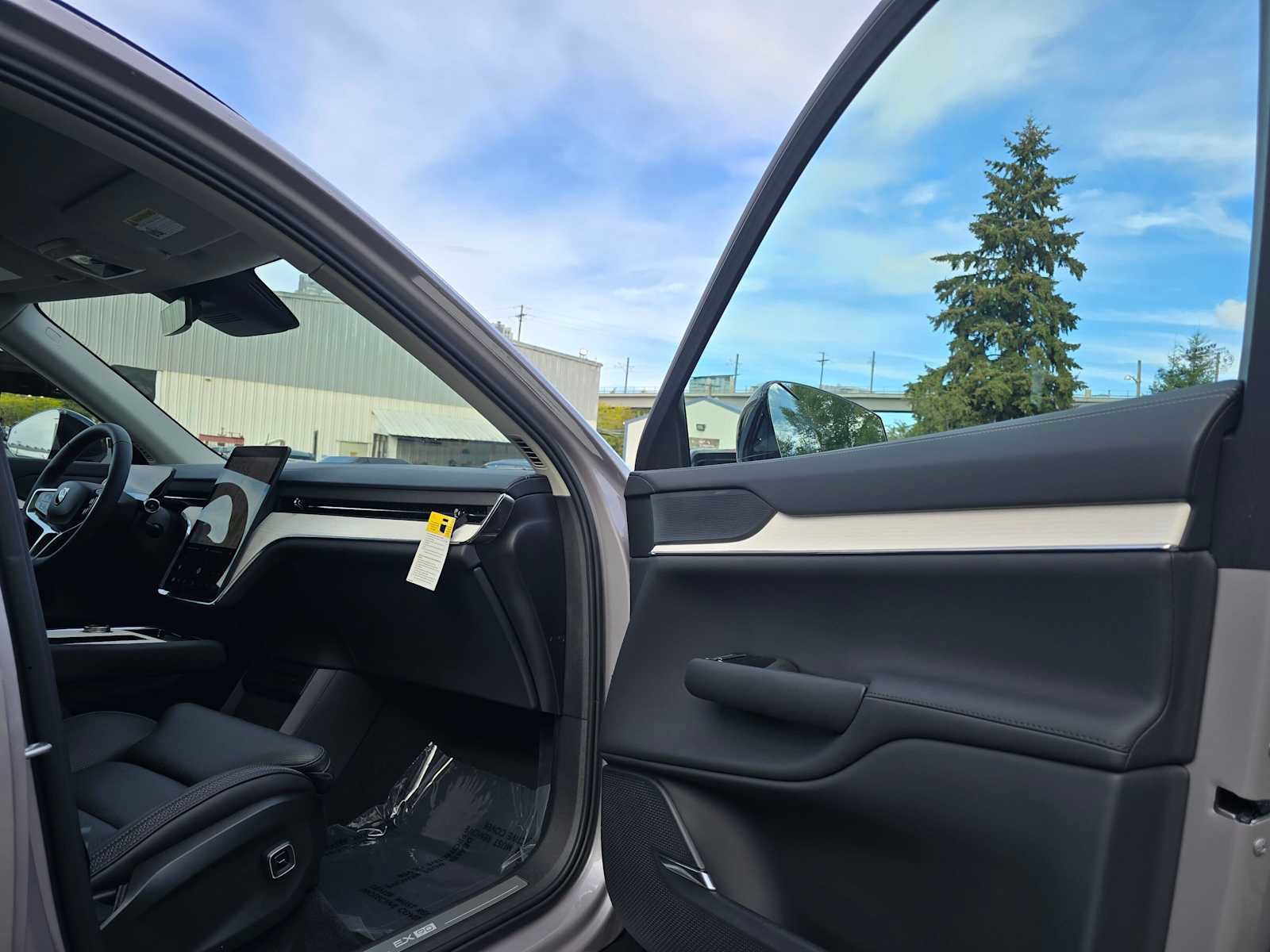 New 2026 Volvo EX90 Ultra AWD/4WD image 11